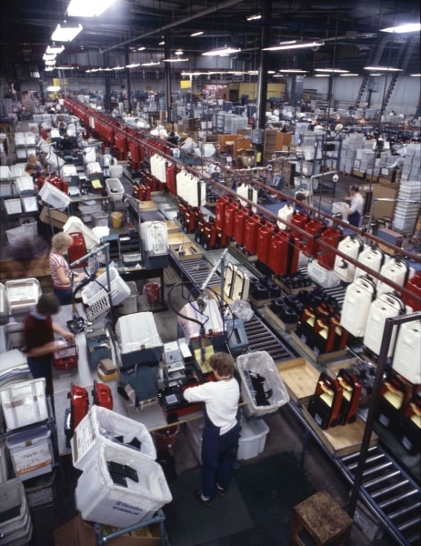 Manufacture of Volta vacuum cleaners at the factory in Västervik